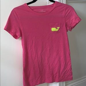 Pink and yellow vineyard vines top